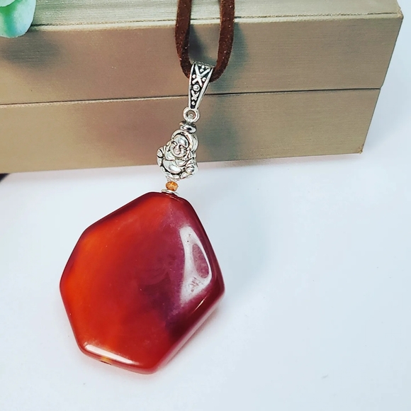 Red Agate , Buddha charm cord pendant - Picture 3 of 4